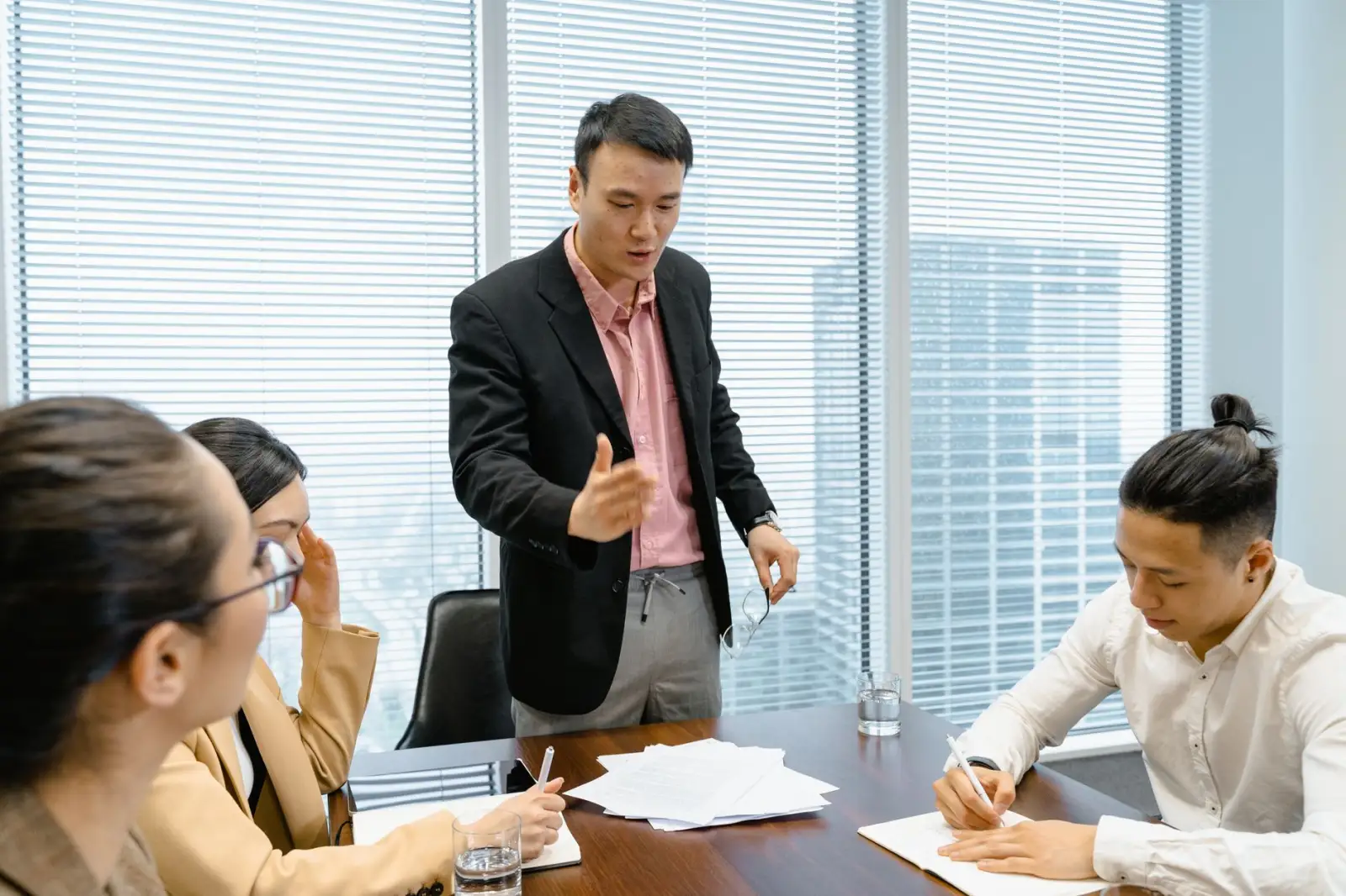 东莞包装材料厂家解析：气泡膜与珍珠棉缓冲性能对比及应用建议