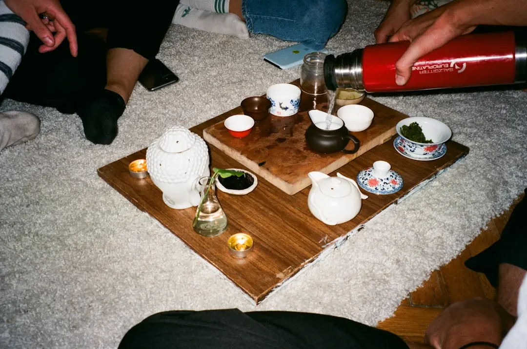 东莞电商物流包装选型指南：气泡膜与珍珠棉的缓冲性能对比分析